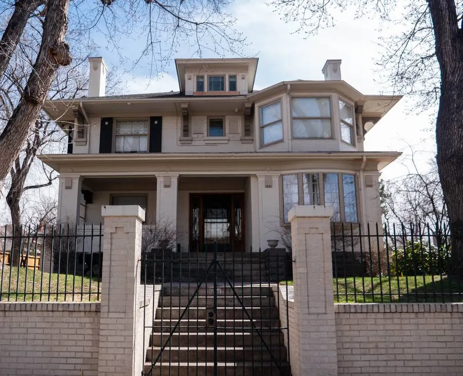 Historic Denver home before repaint